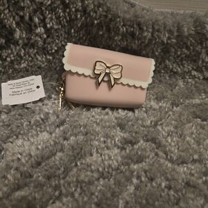 Bath & Body Works Scallop Bow Snap Case Pocket Bac Holder